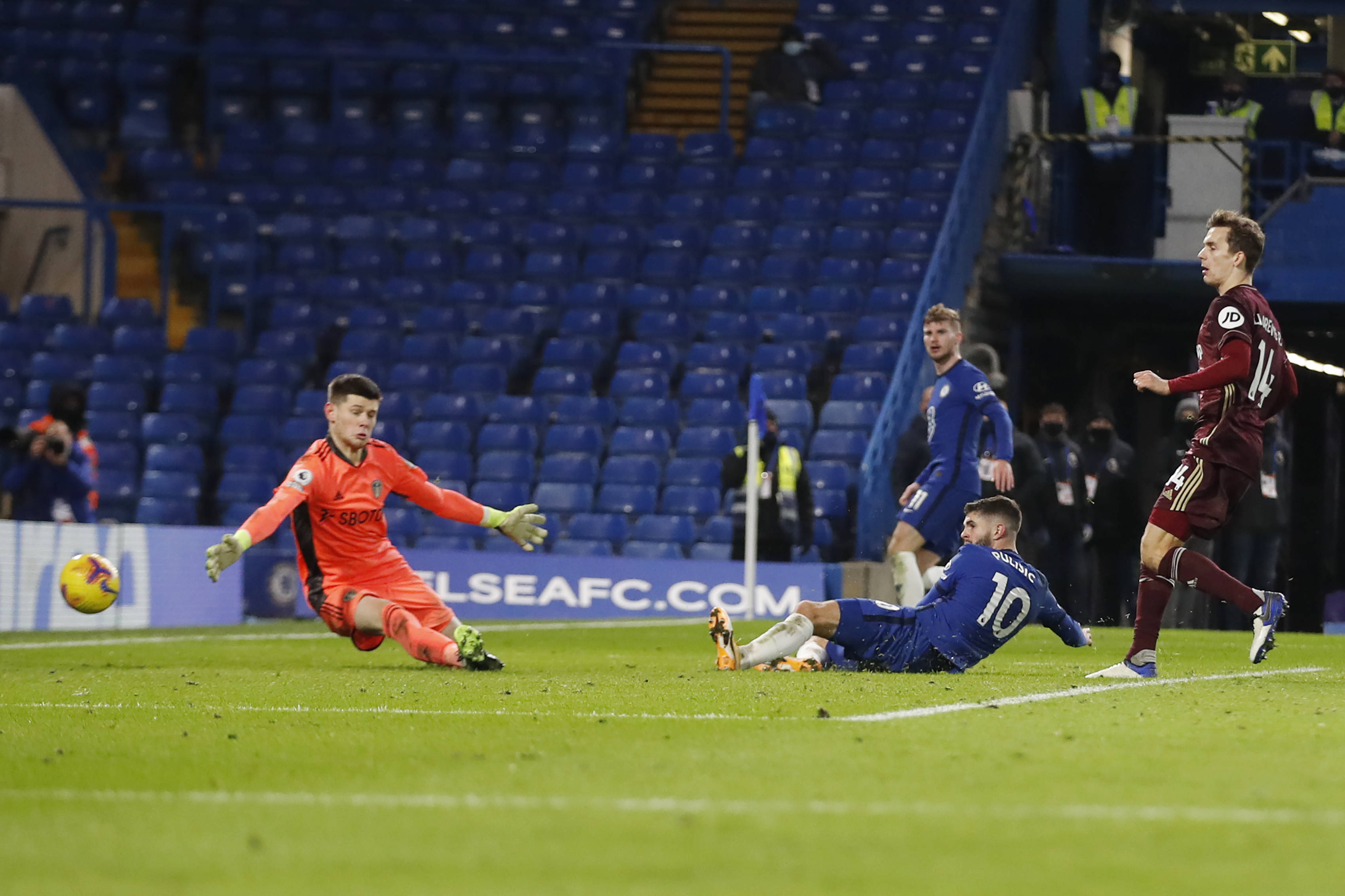 展现出更强 展现出更强